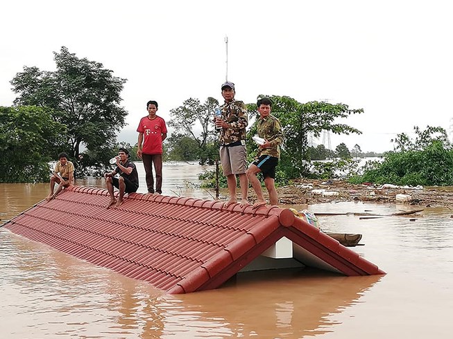 Vỡ đập thủy điện Lào: Hàng trăm người mất tích